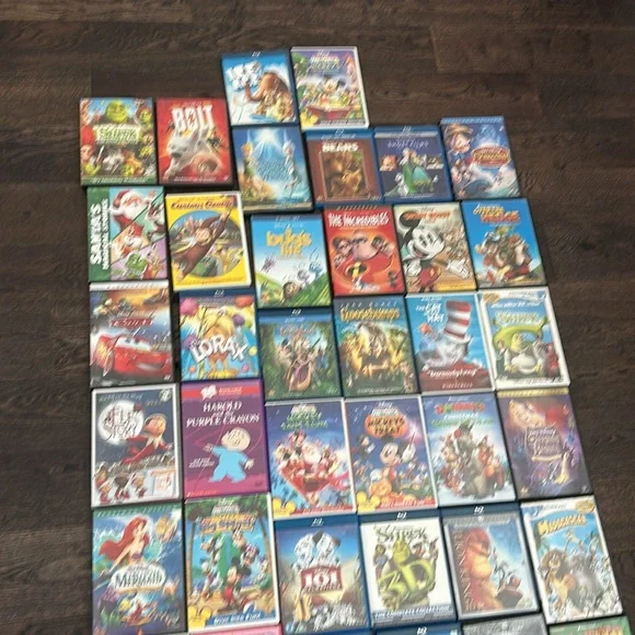 huge kids, movies Blu-ray DVD lot 62 movies - Picture 3 of 3